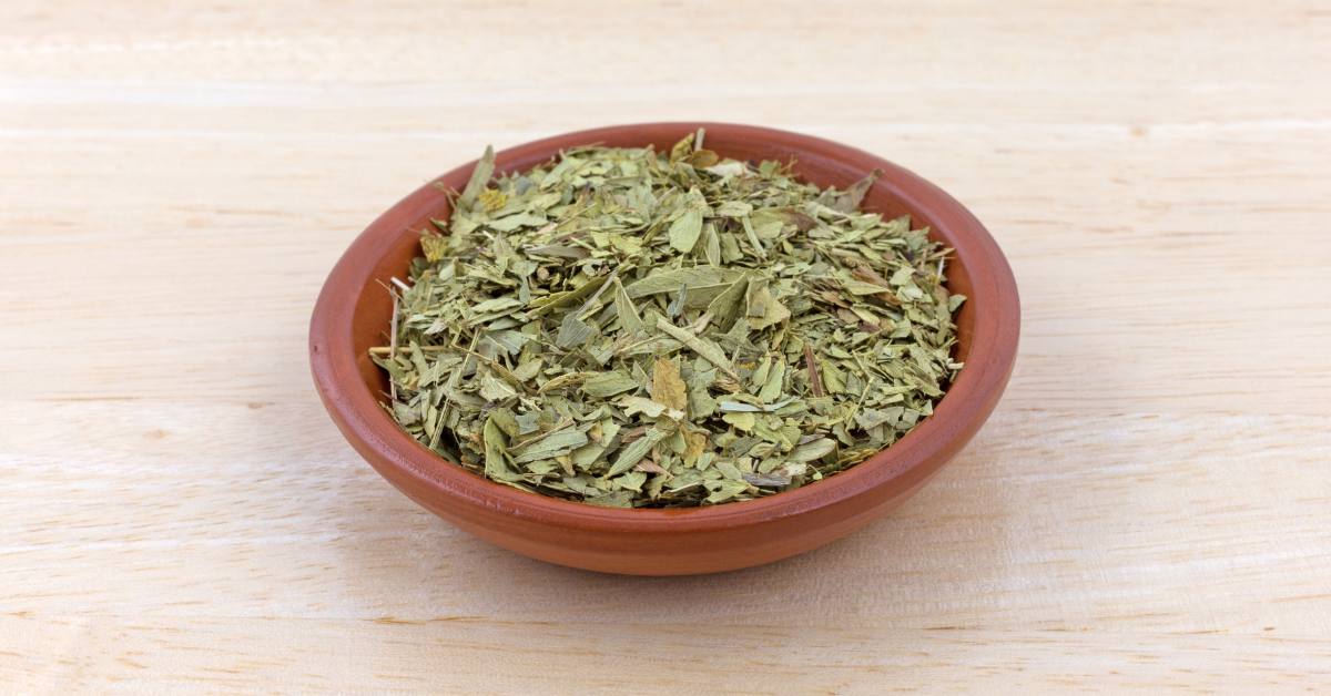 Waktu yang tepat minum teh daun jati cina adalah sebelum tidur.