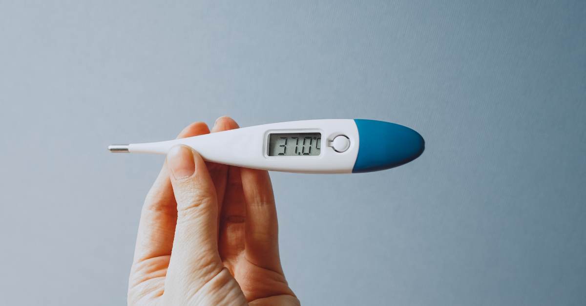 Salah satu perlengkapan bayi baru lahir yang harus disiapkan adalah termometer.