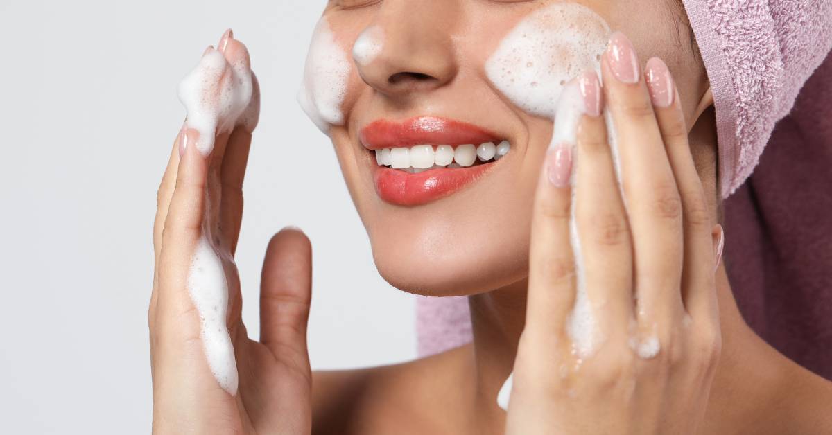 Waktu yang tepat untuk double cleansing adalah sebelum tidur.