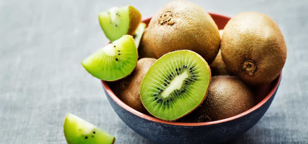 Salah satu buah yang dianjurkan untuk penderita demam berdarah yaitu kiwi.