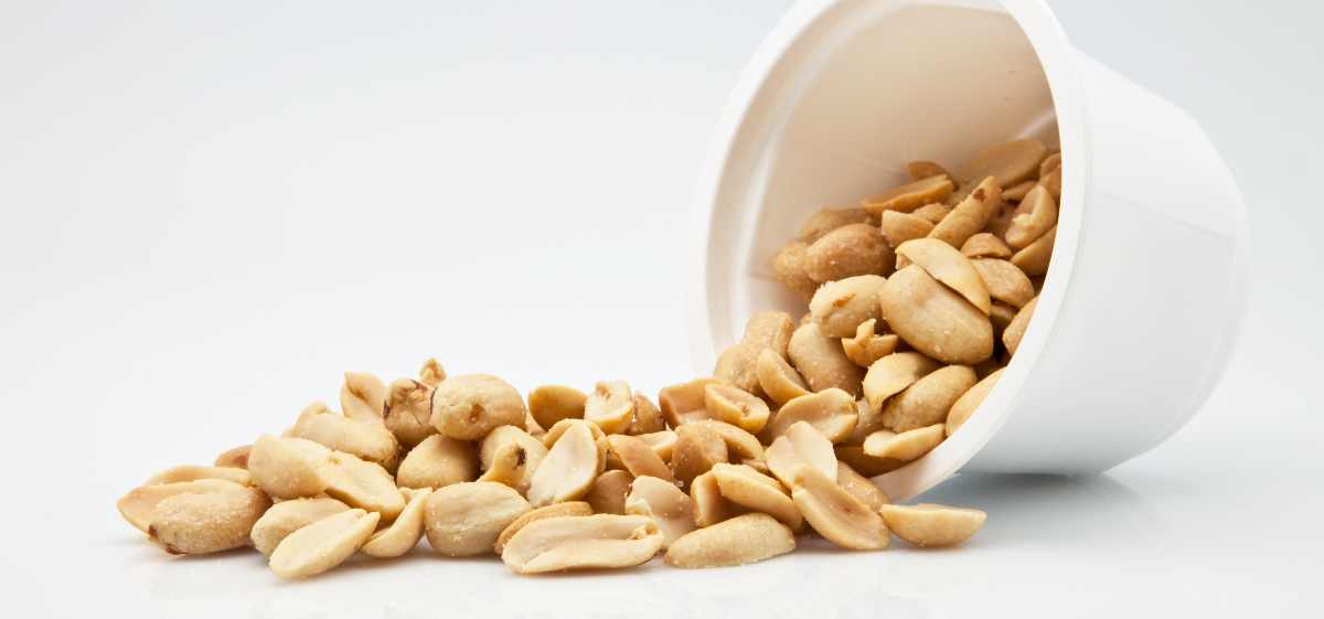 Manfaat kacang tanah bagi kesehatan tubuh yang pertama yaitu menjaga kesehatan jantung.