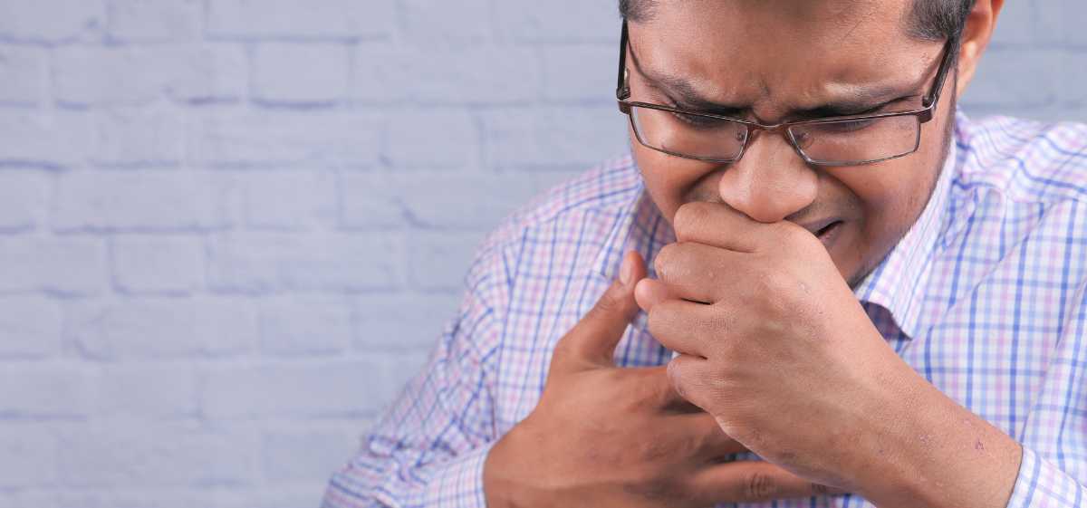Kenapa terasa sesak di tenggorokan?
Penyebab dari sesak napas bisa beragam, antara lain:
Gangguan di saluran napas seperti asma, pneumonia, dan bronkitis kronis.