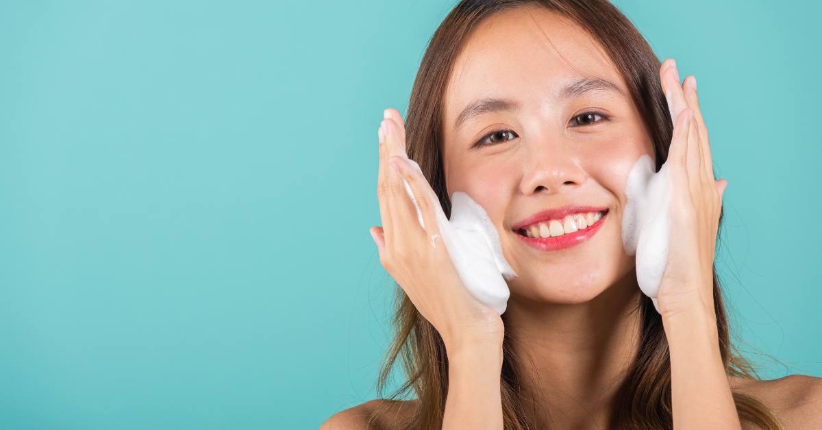 Terdapat beberapa cara eksfoliasi wajah yaitu menentukan produk eksfoliasi terlebih dahulu.