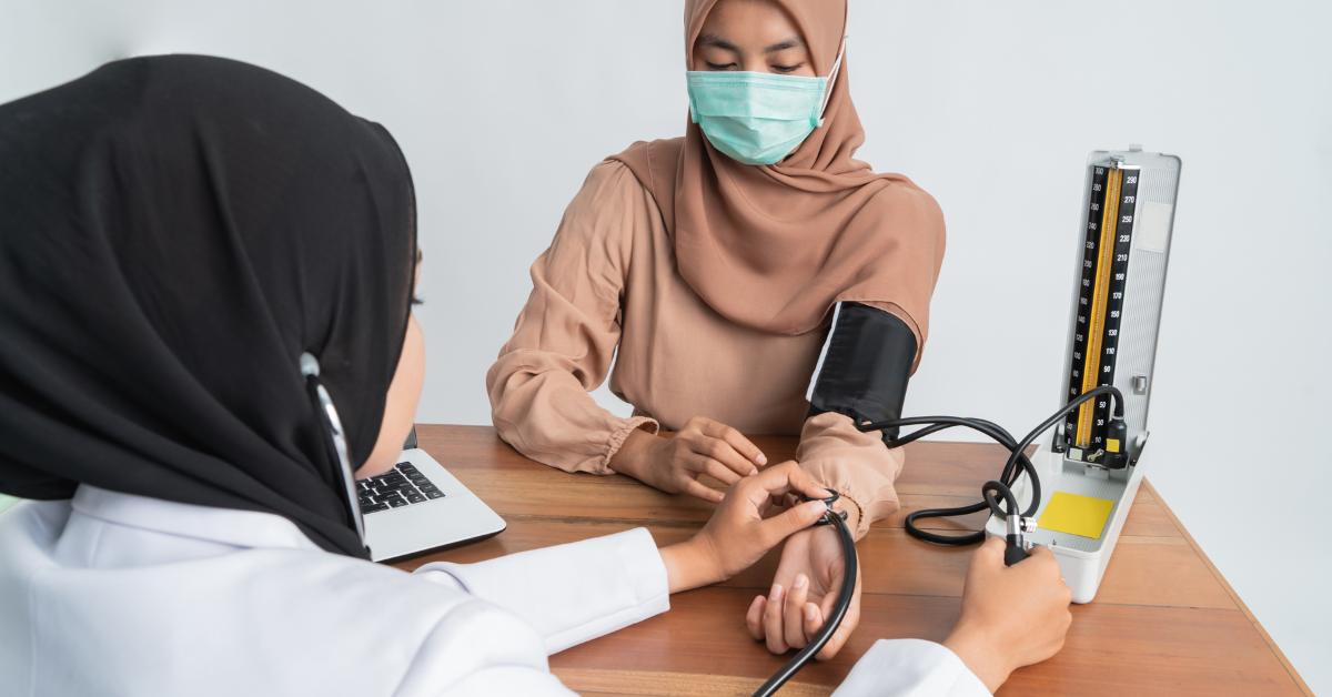 Cara membuat surat keterangan sehat yaitu mendatangi klinik, rumah sakit, atau puskesmas.