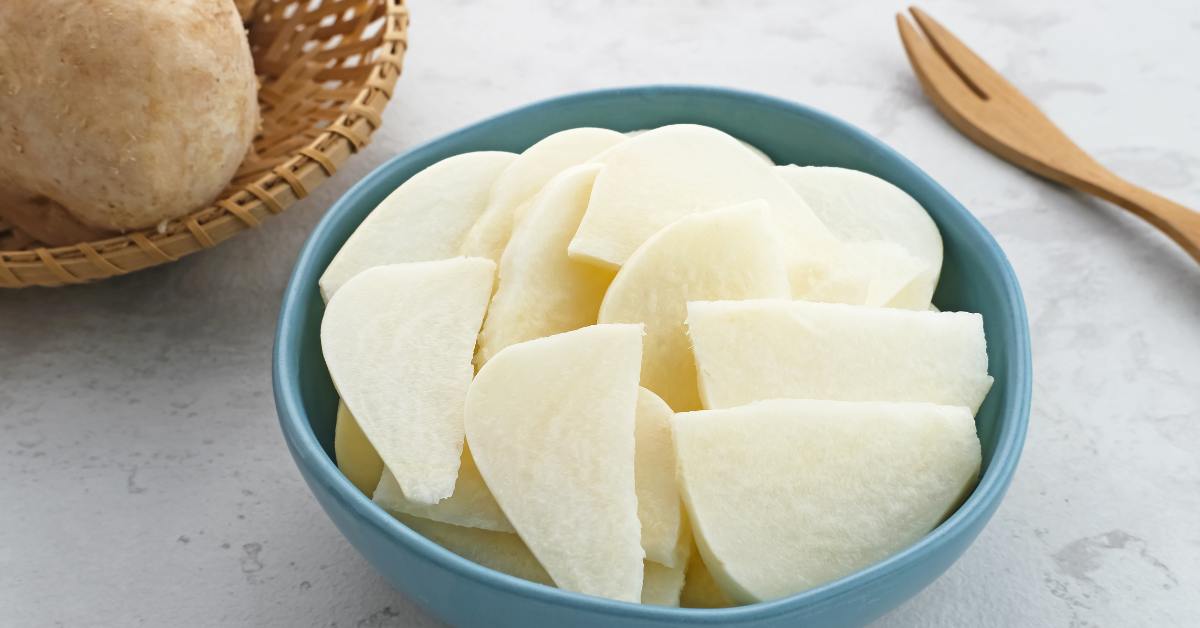 Manfaat bengkuang untuk ibu hamil salah satunya adalah membantu menjaga kesehatan tulang janin.