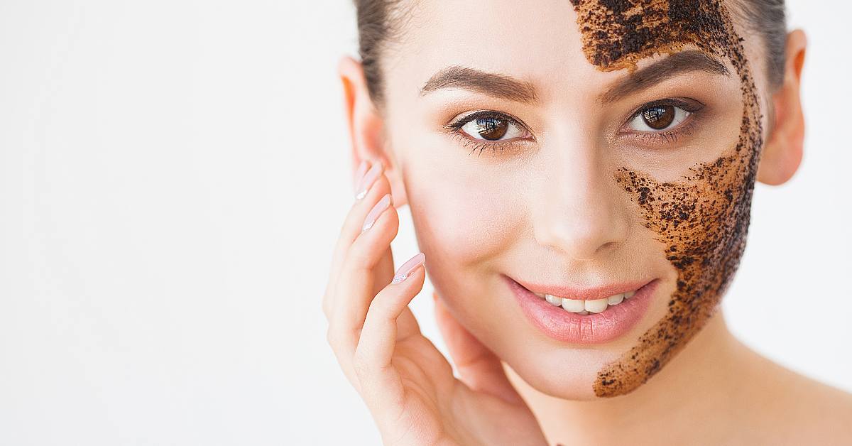 Manfaat eksfoliasi wajah yaitu mencerahkan kulit dan memaksimalkan penyerapan skincare.