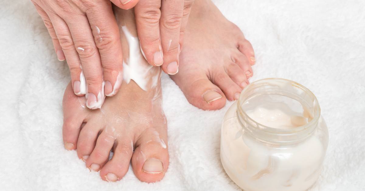 Cara menghilangkan kapalan salah satunya adalah mengoleskan krim pelembab.