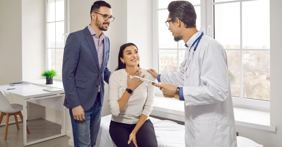 Terdapat syarat membuat surat keterangan sehat, yaitu KTP, BPJS, pas foto, hingga kehadiran karena tidak bisa diwakilkan.