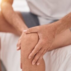 Apa Itu Penyakit Rematik? Yuk Kenali Gejala, Penyebab, Pengobatan dan Pantangannya