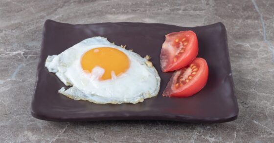 Manfaat Telur Setengah Matang, Efek Samping, dan Cara Memasaknya