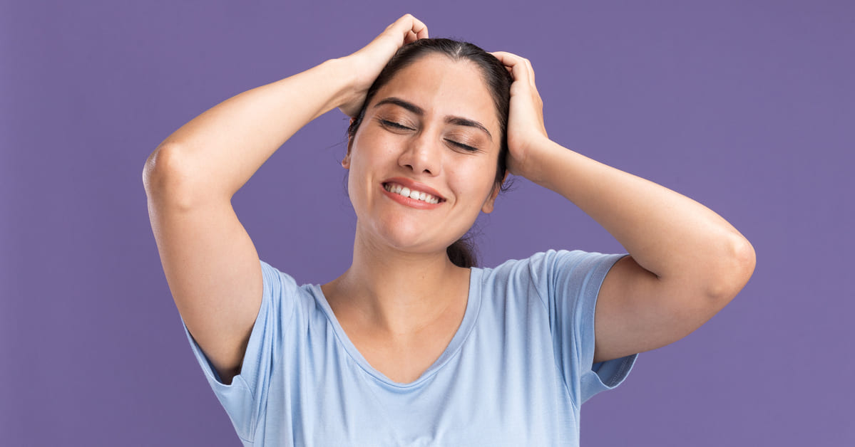 Menghindari Kebiasaan Menggaruk Kulit Kepala