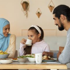 12 Cara Mengajarkan Anak Berpuasa yang Efektif, Orang Tua Wajib Tahu