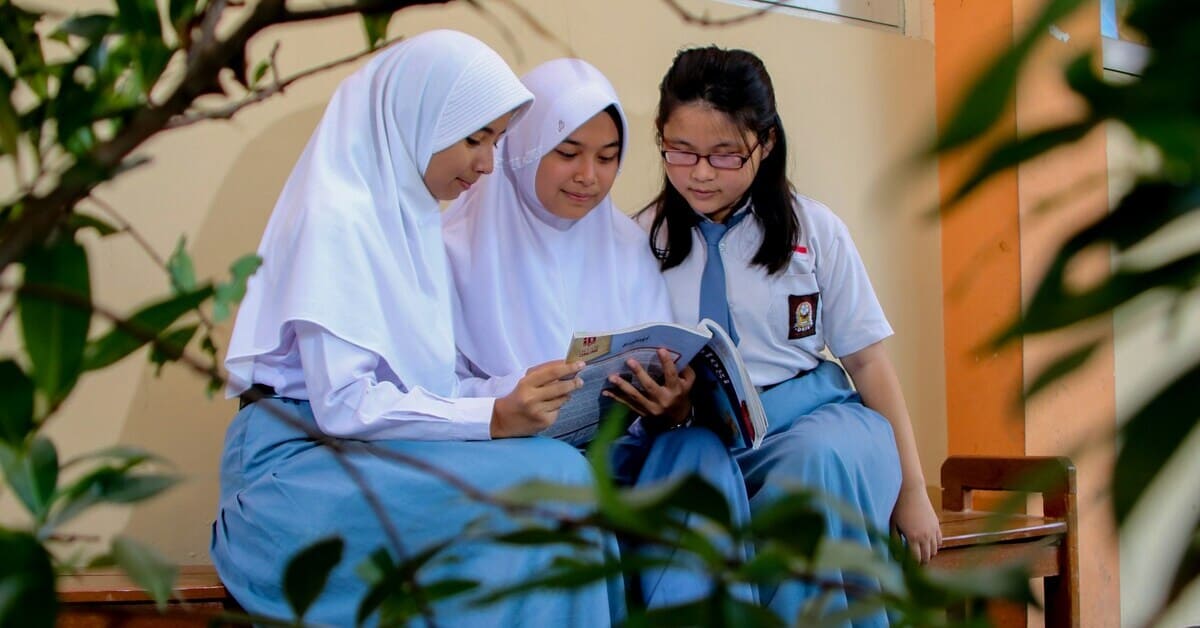 Contoh Puisi Pendek Tentang Sekolah