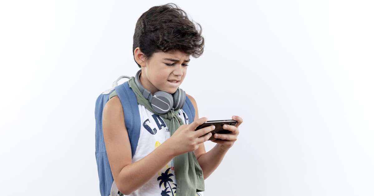 Penyebab Mata Sakit Akibat Penggunaan HP Berlebihan