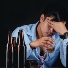 10 Ciri-ciri Kecanduan Alkohol dan Penyebabnya bagi Kesehatan