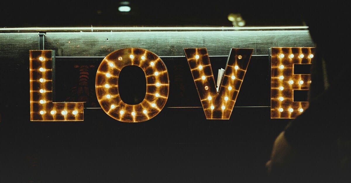 Contoh Kasus Love Bombing