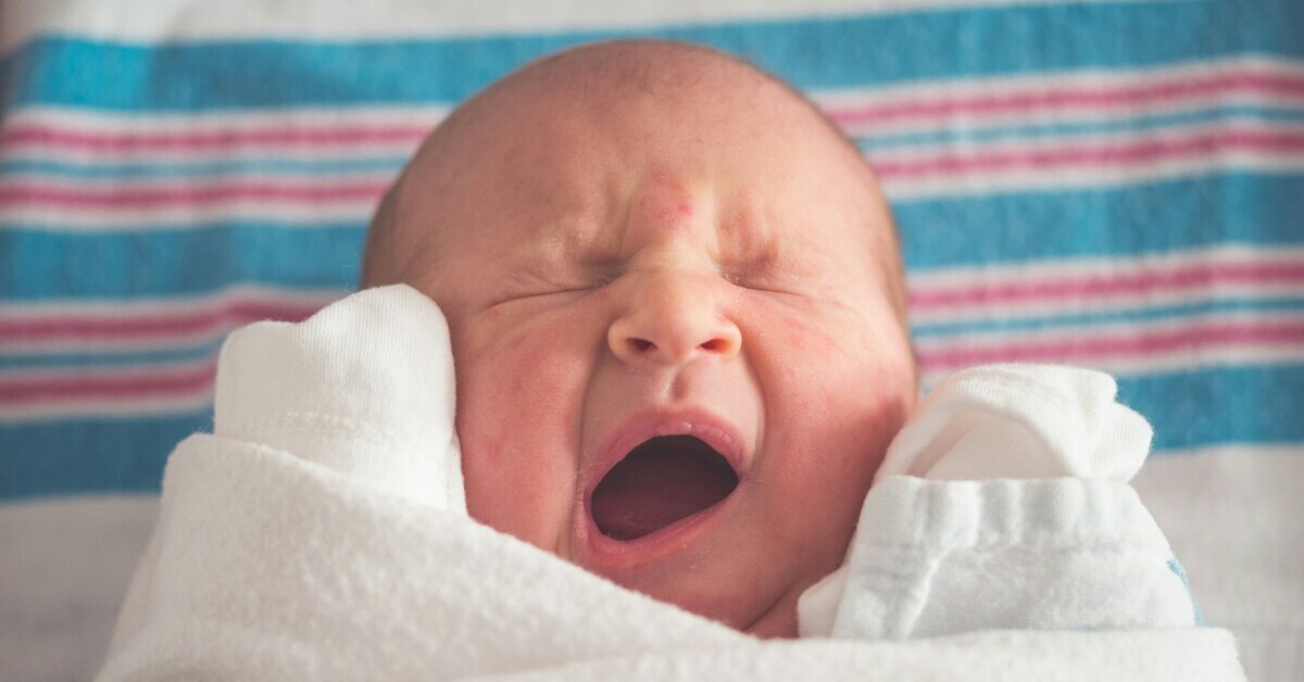 Bayi Sering Cegukan? Ini Penyebab, Dampak, dan Cara Mengatasinya
