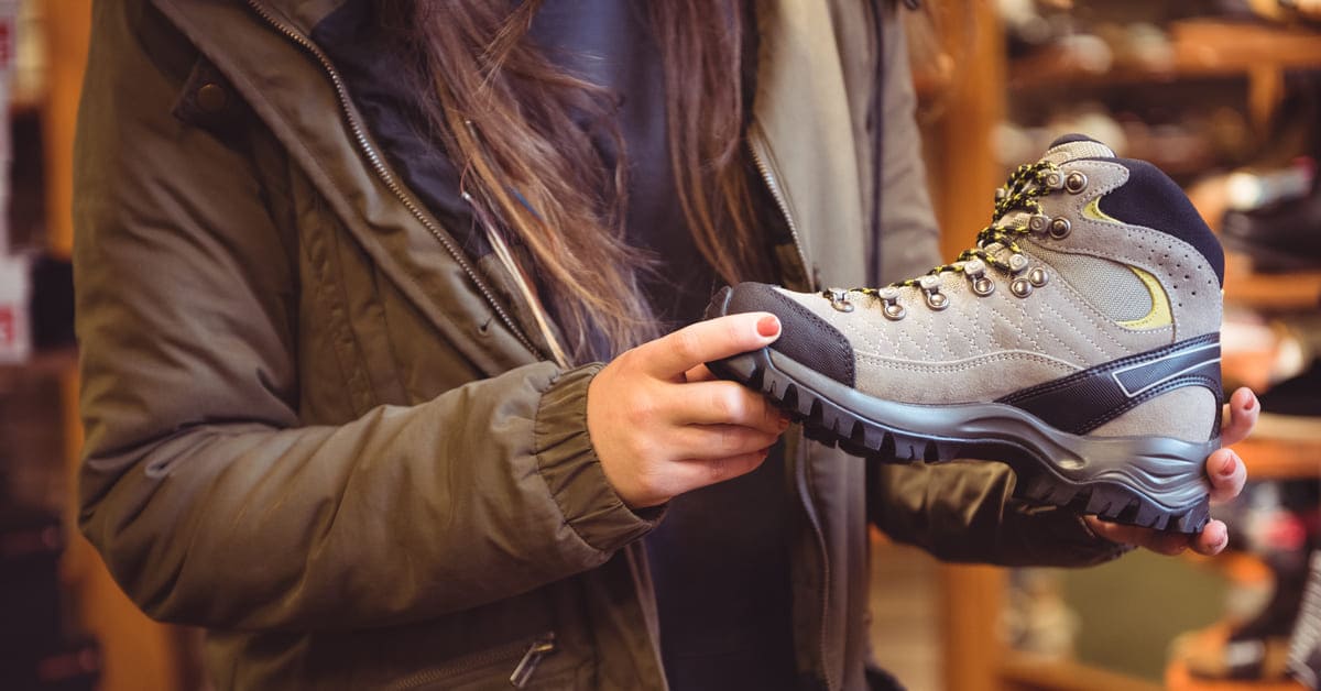 langkah Membersihkan Sepatu Berdasarkan Bahan